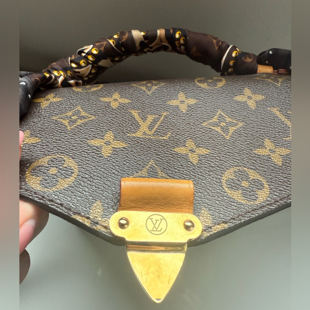 Louis Vuitton Brown Monogram Handbag - Picture 2 of 6